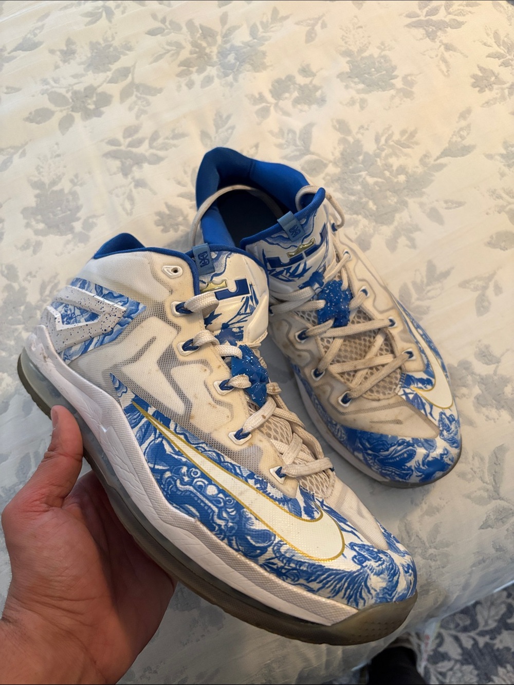 Men Nike LeBron XI low top size 12 worn no box